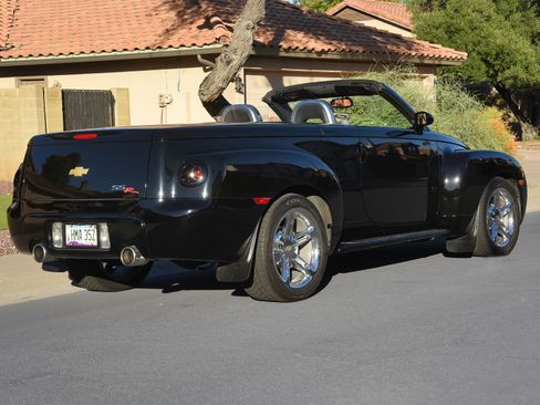 Used 2005 Chevrolet SSR w/ Preferred Equipment Group image 14