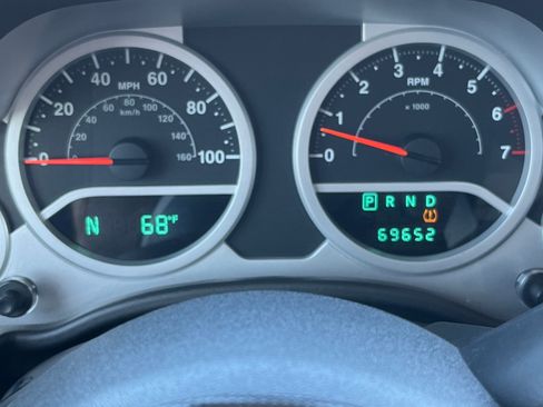 Used 2010 Jeep Wrangler Unlimited Sport image 5