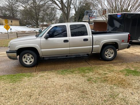 Used 2004 Chevrolet Silverado 1500 Z71 Pickup 4D 5 3/4 ft image 6