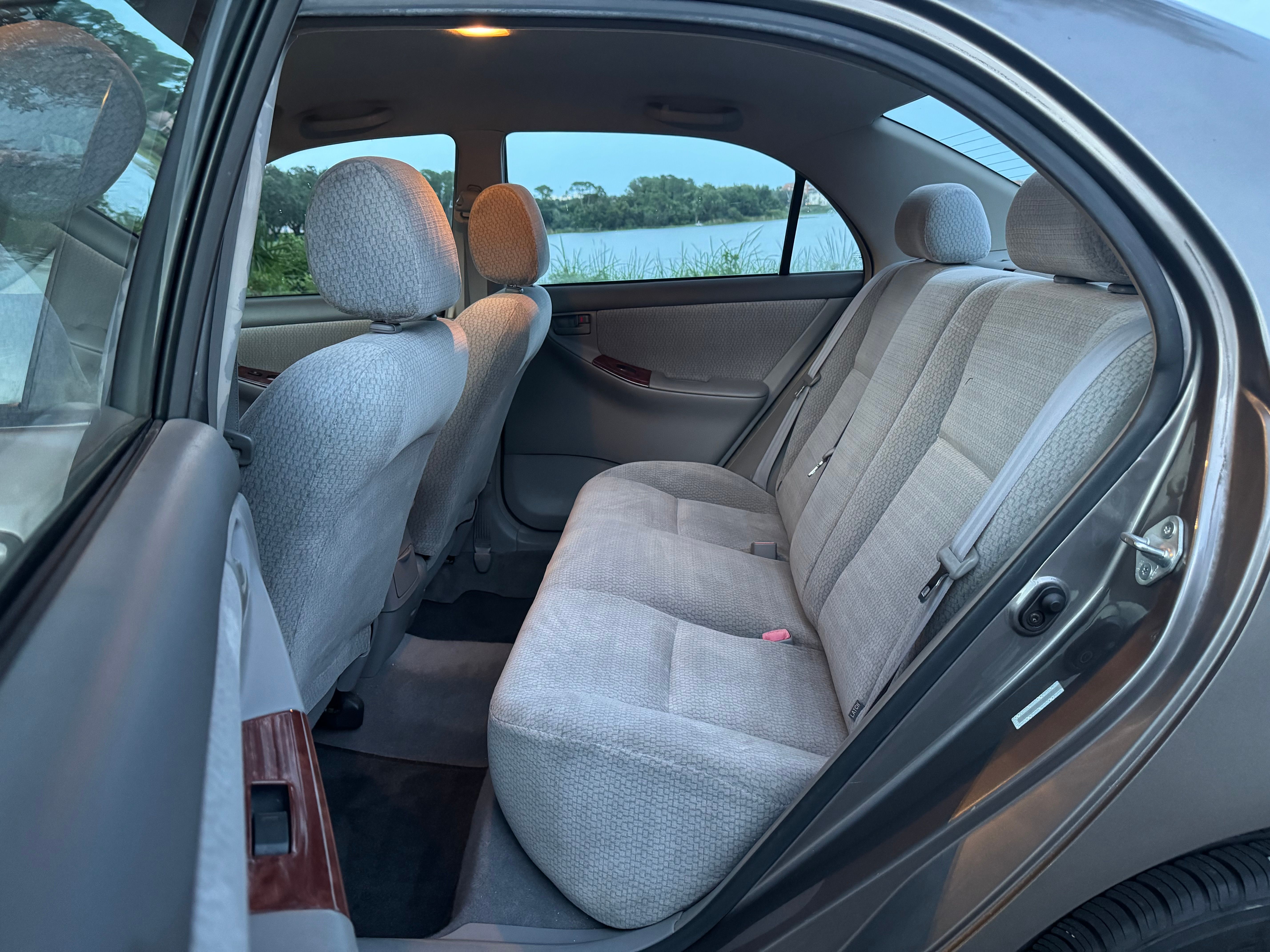 Used 2004 Toyota Corolla LE FWD image 10
