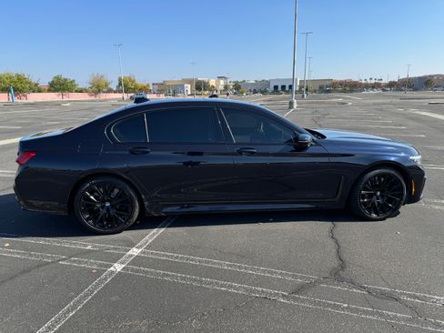 Used 2021 BMW 750i xDrive w/ Executive Package image 5