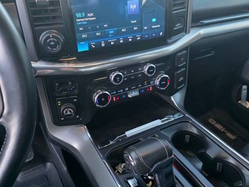 Used 2022 Ford F150 Lariat w/ Max Trailer Tow Package image 10