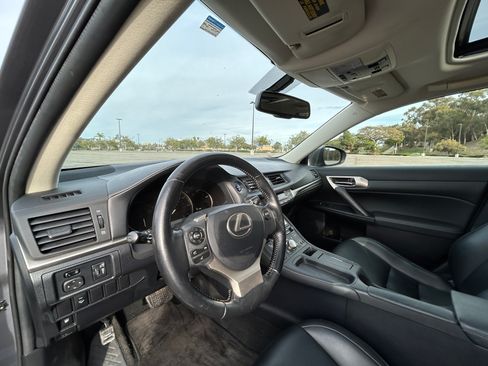 Used 2017 Lexus CT 200h w/ Seat Comfort Package image 29