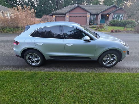 Used 2017 Porsche Macan S image 4
