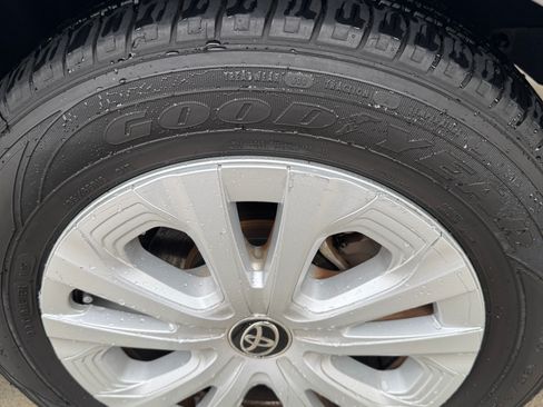 Used 2020 Toyota Prius LE image 16