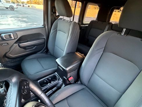 Used 2018 Jeep Wrangler Unlimited Sport S image 15