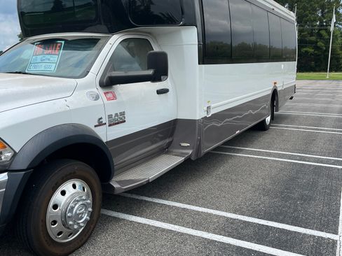 Used 2014 RAM 5500 SLT w/ Quick Order Package 29G SLT RWD image 15