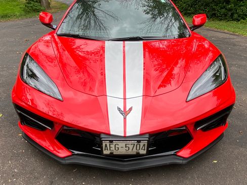 Used 2022 Chevrolet Corvette Stingray Premium Cpe w/ Z51 Performance Package RWD image 2