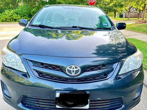 Used 2011 Toyota Corolla LE FWD image 1