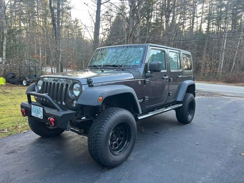 Used 2014 Jeep Wrangler Unlimited Sport w/ Connectivity Group image 8