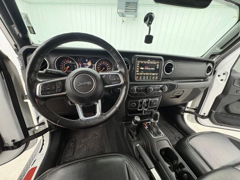 Used 2020 Jeep Gladiator Overland AWD/4WD image 13