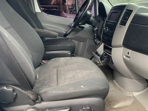 Used 2018 Mercedes-Benz Sprinter 2500 image 13