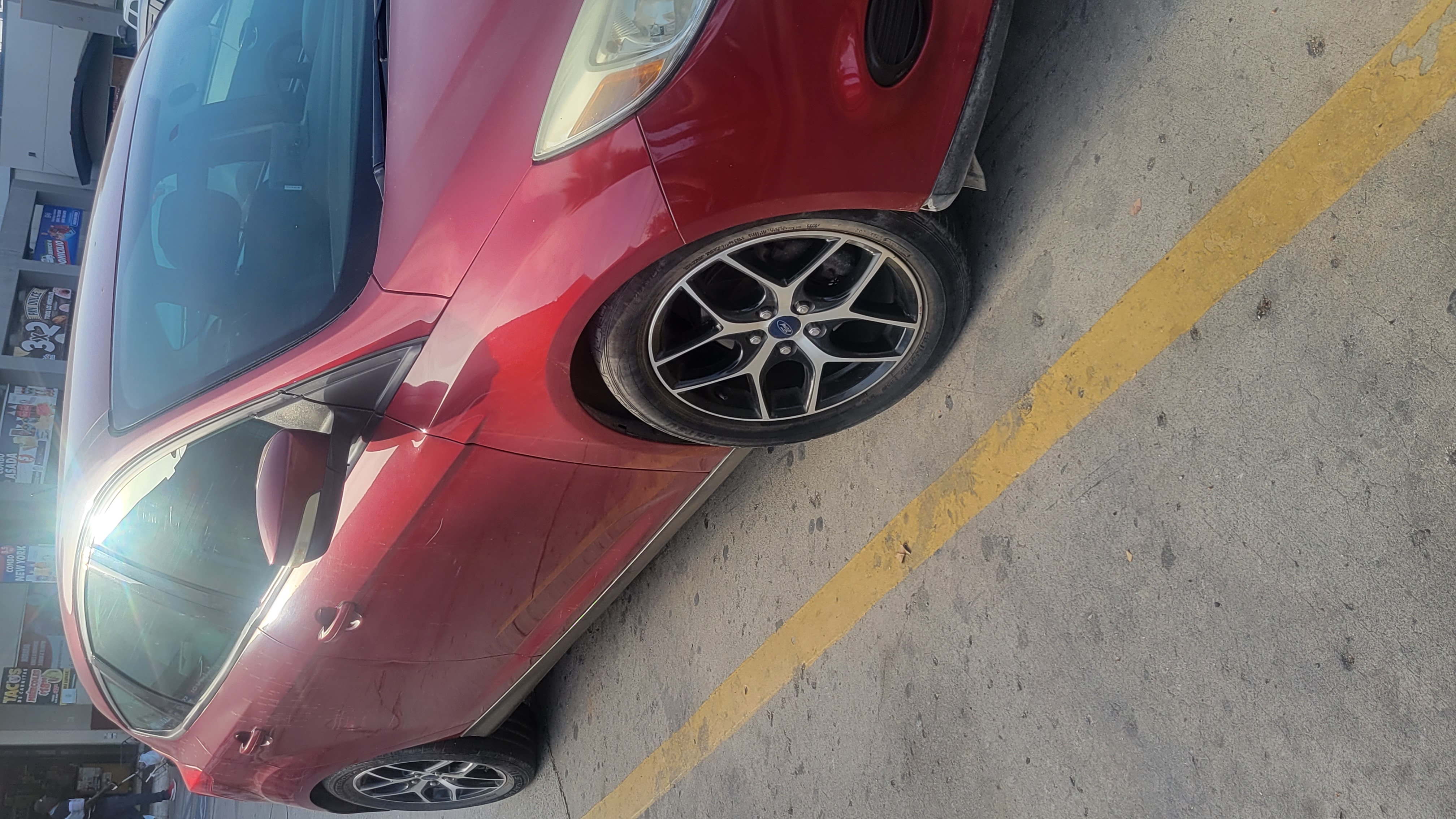 Used 2014 Ford Focus SE FWD image 2