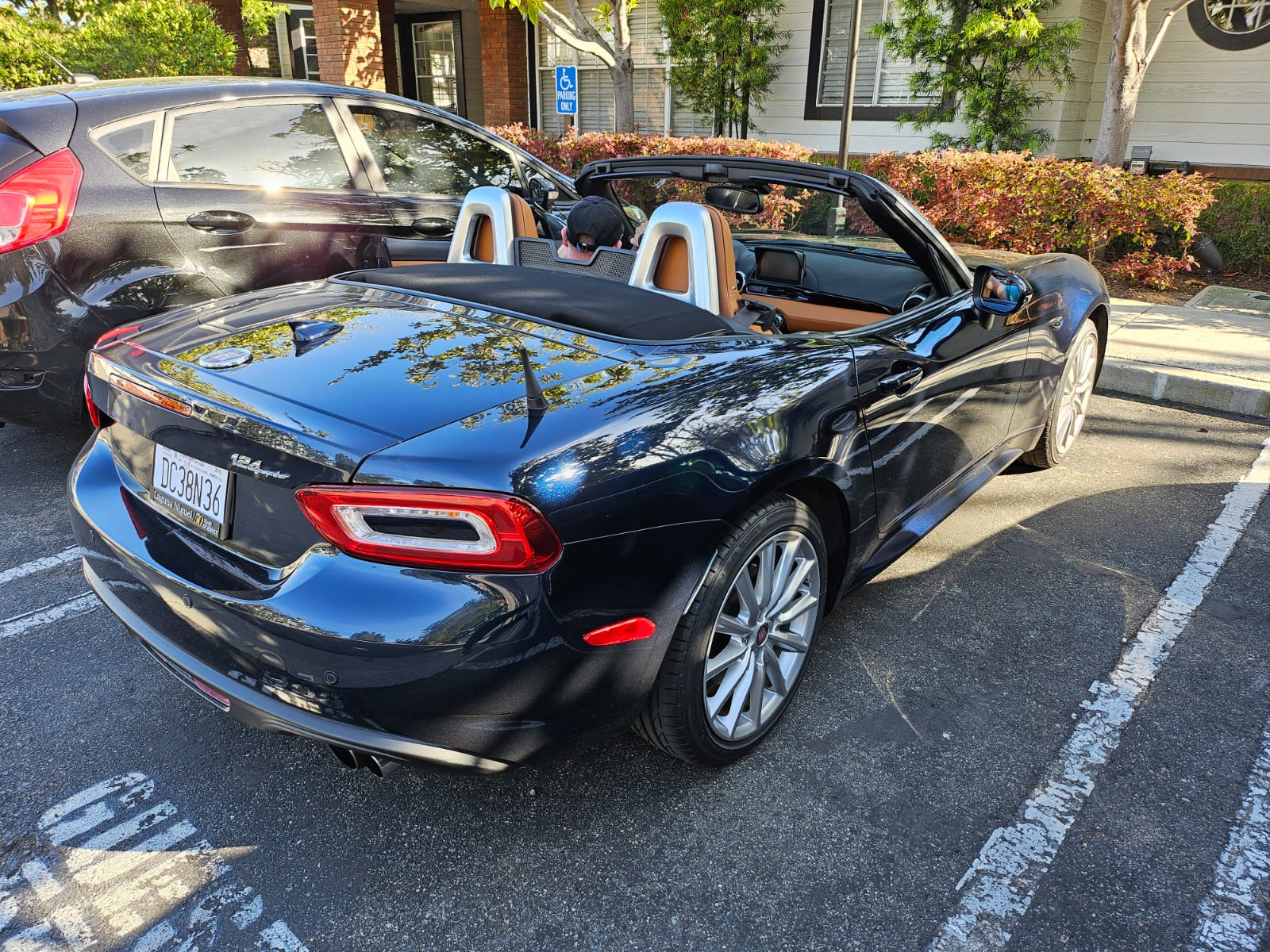 Used 2018 FIAT 124 Spider Lusso w/ Convenience Group RWD image 6
