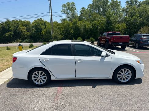 Used 2012 Toyota Camry XLE FWD image 5