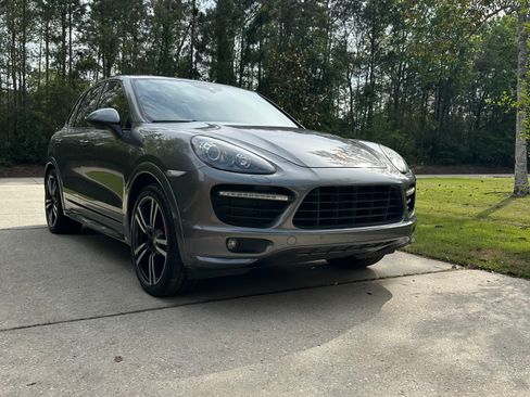 Used 2014 Porsche Cayenne GTS AWD/4WD image 1