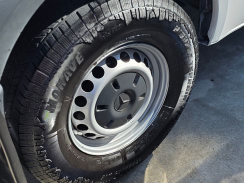 Used 2022 Mercedes-Benz Sprinter 2500 image 10