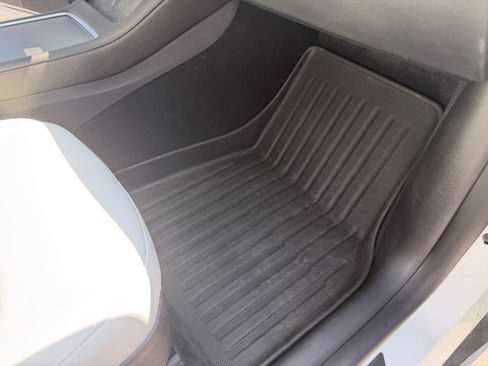 Used 2022 Tesla Model Y Performance image 17