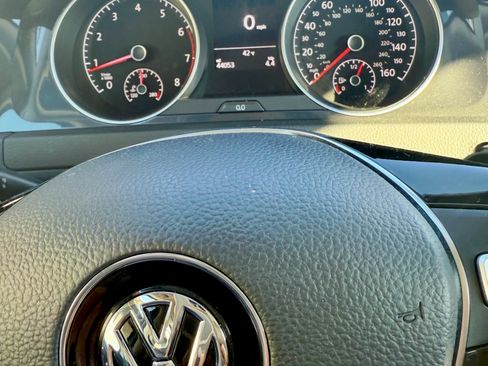 Used 2020 Volkswagen Golf 4-Door image 25