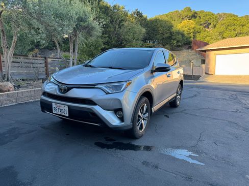 Used 2018 Toyota RAV4 XLE w/ All Weather Liner Package FWD image 2