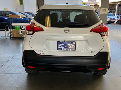 Used 2019 Nissan Kicks SV image 4