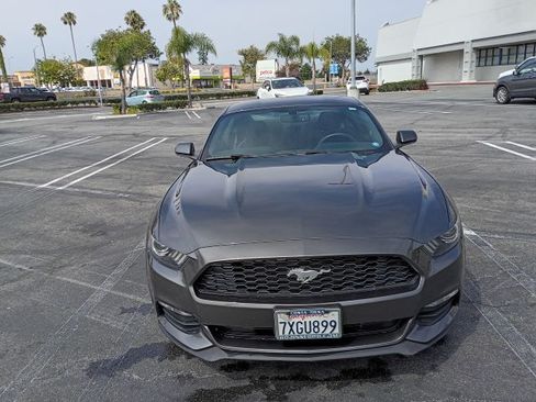 Used 2017 Ford Mustang Coupe RWD image 4