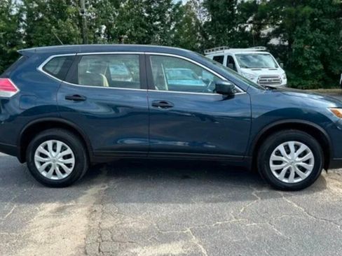Used 2016 Nissan Rogue S image 2