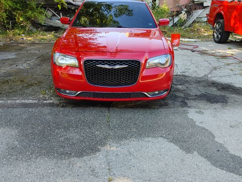 Used 2016 Chrysler 300 S image 18