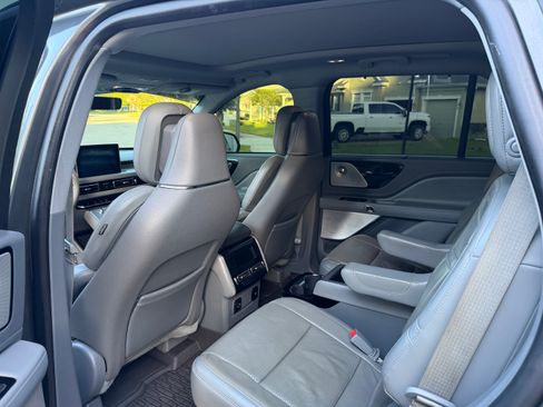 Used 2020 Lincoln Aviator Reserve w/ Equipment Group 201A RWD image 8