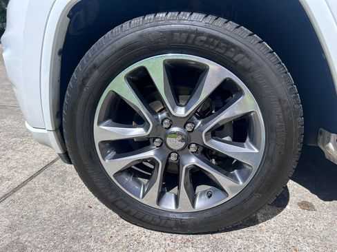 Used 2017 Jeep Grand Cherokee Overland image 13