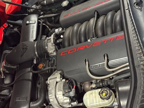 Used 1998 Chevrolet Corvette Coupe w/ Performance Handling Pkg RWD image 17