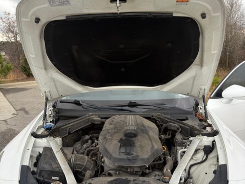 Used 2018 Kia Stinger Premium image 12