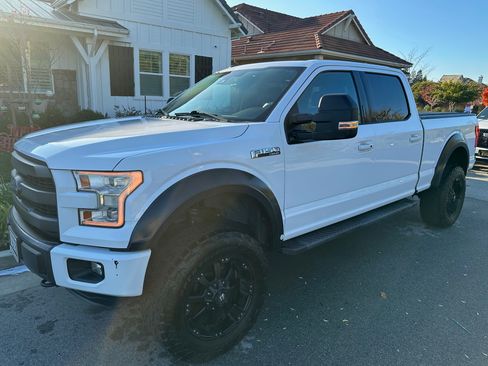 Used 2015 Ford F150 Lariat w/ Equipment Group 502A Luxury image 5