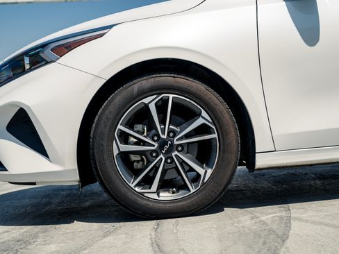 Used 2023 Kia Forte LXS w/ LXS Technology Package FWD image 10