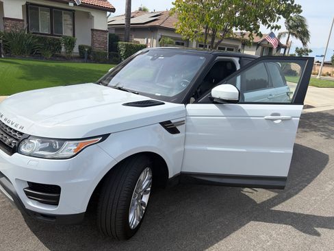 Used 2017 Land Rover Range Rover Sport SE AWD/4WD image 2