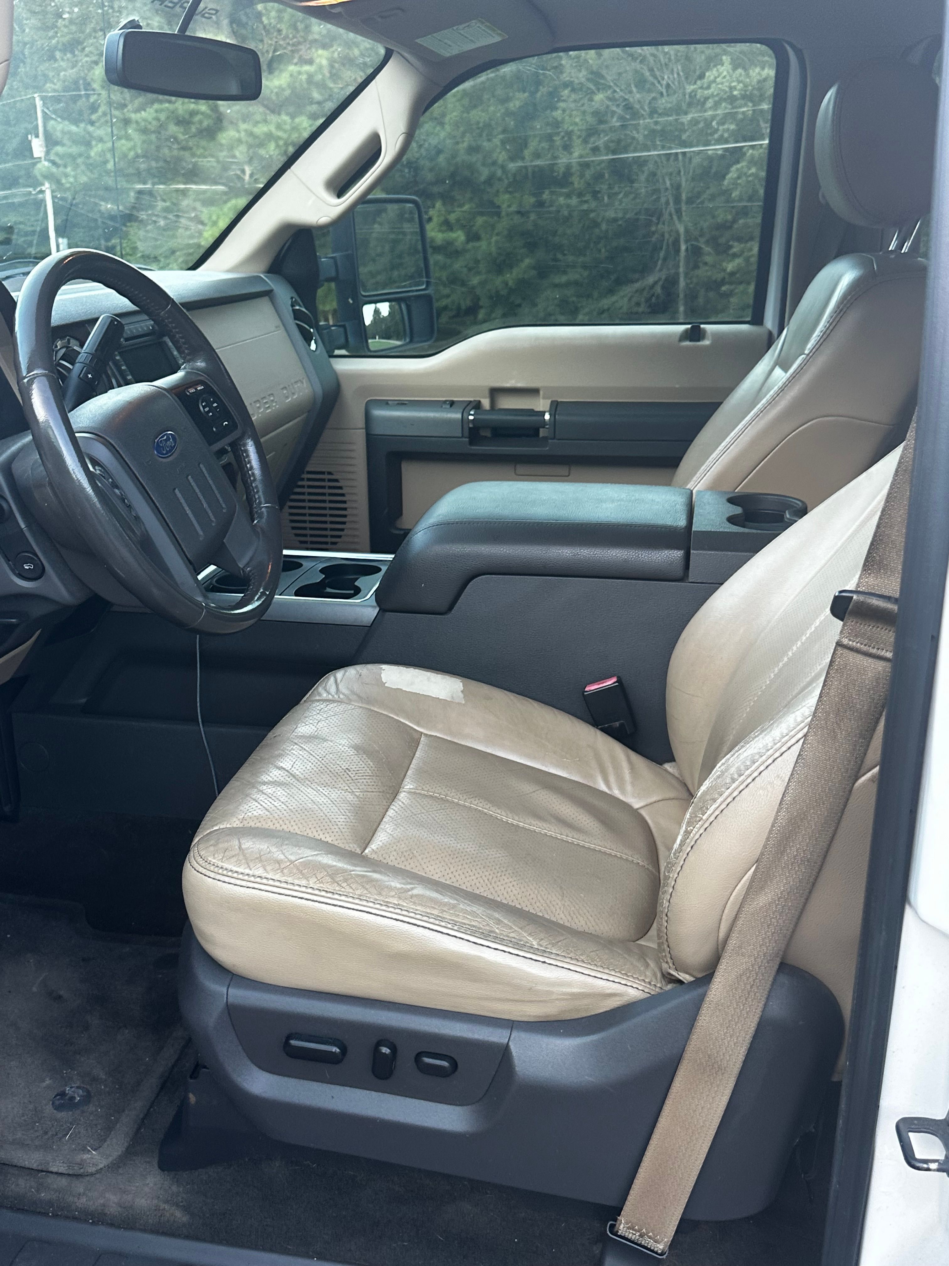 Used 2012 Ford F350 Lariat w/ Lariat Interior Pkg AWD/4WD image 4