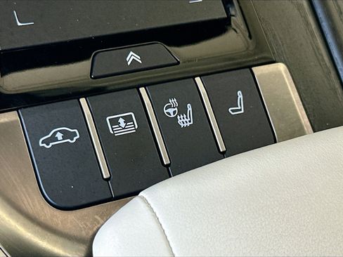 Used 2022 Lexus LS 500 AWD w/ Luxury Package image 2