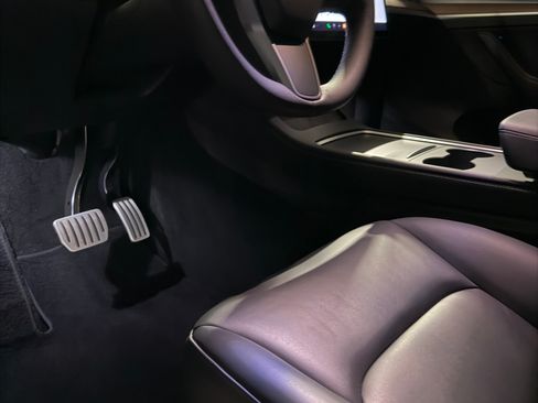 Used 2023 Tesla Model Y Performance image 9