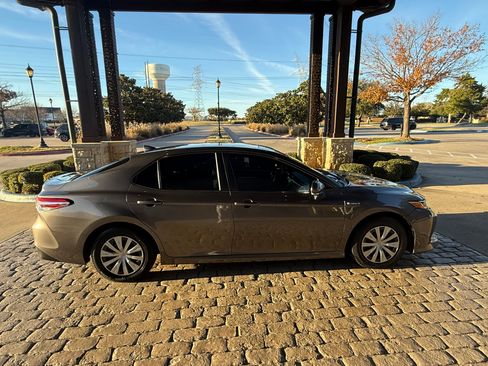 Used 2018 Toyota Camry LE w/ Audio Package FWD image 2
