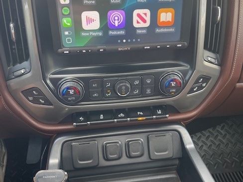 Used 2015 Chevrolet Silverado 1500 High Country w/ High Country Premium Package image 17