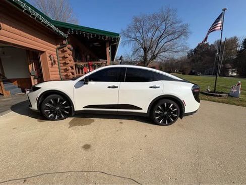 Used 2024 Toyota Crown Platinum image 1