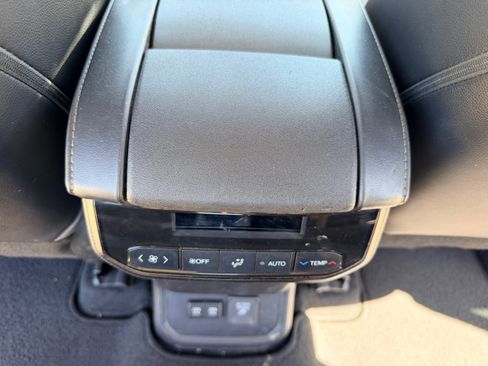 Used 2021 Toyota Highlander Limited image 10