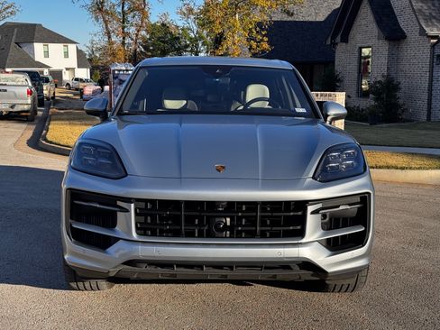 Used 2024 Porsche Cayenne S image 2