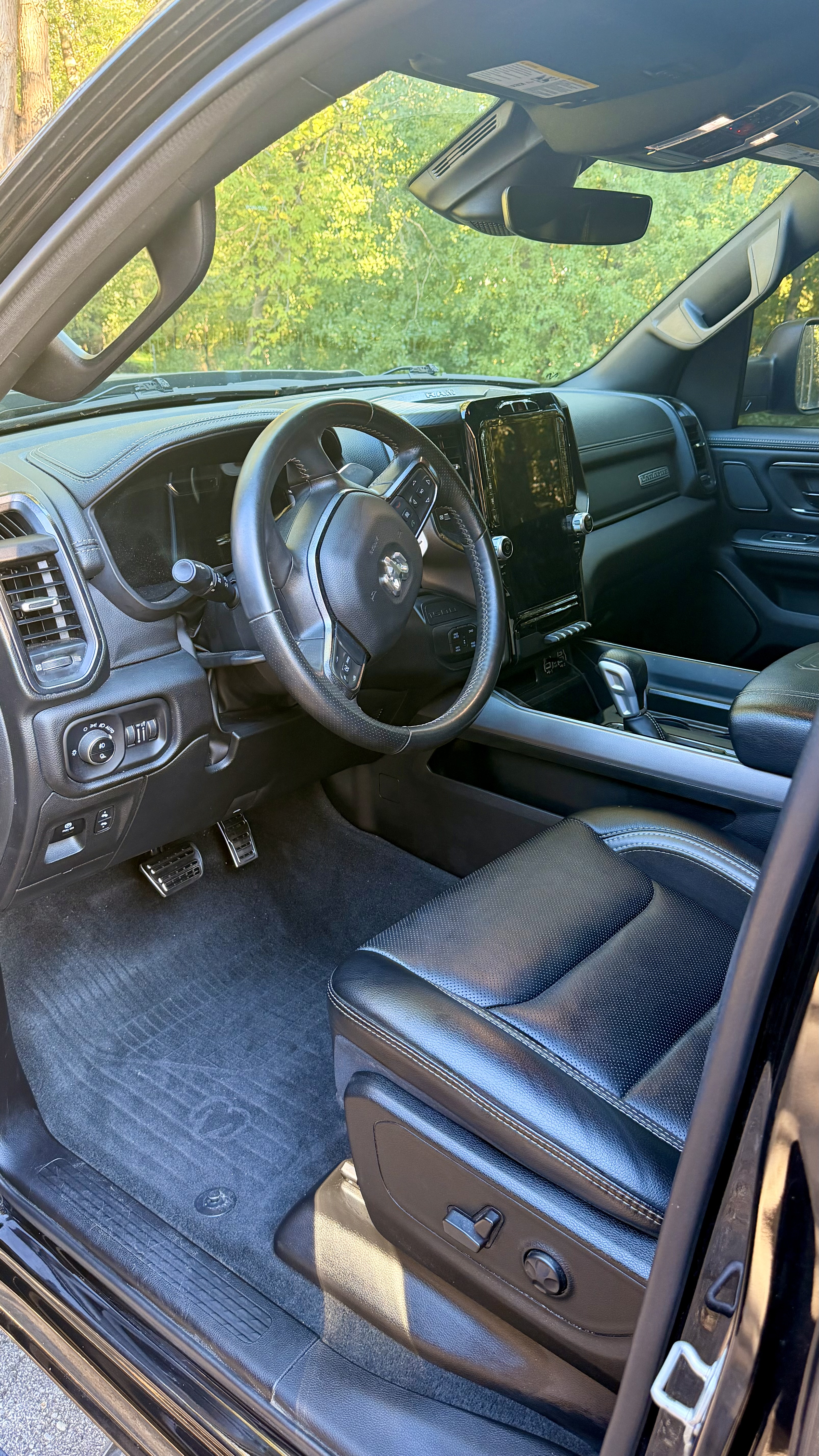 Used 2023 RAM 1500 Laramie AWD/4WD image 12