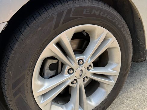 Used 2018 Ford Taurus SEL image 14