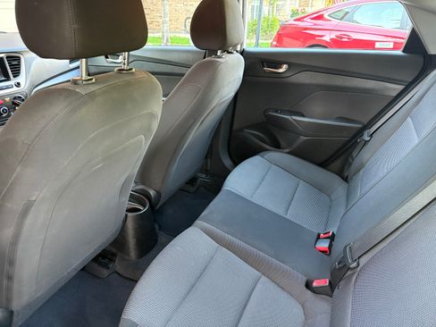 Used 2021 Hyundai Accent SE FWD image 2