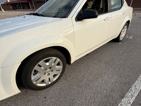 Used 2013 Dodge Avenger SE image 6