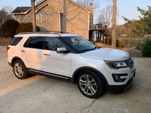 Used 2016 Ford Explorer Limited w/ Equipment Group 301A image 1