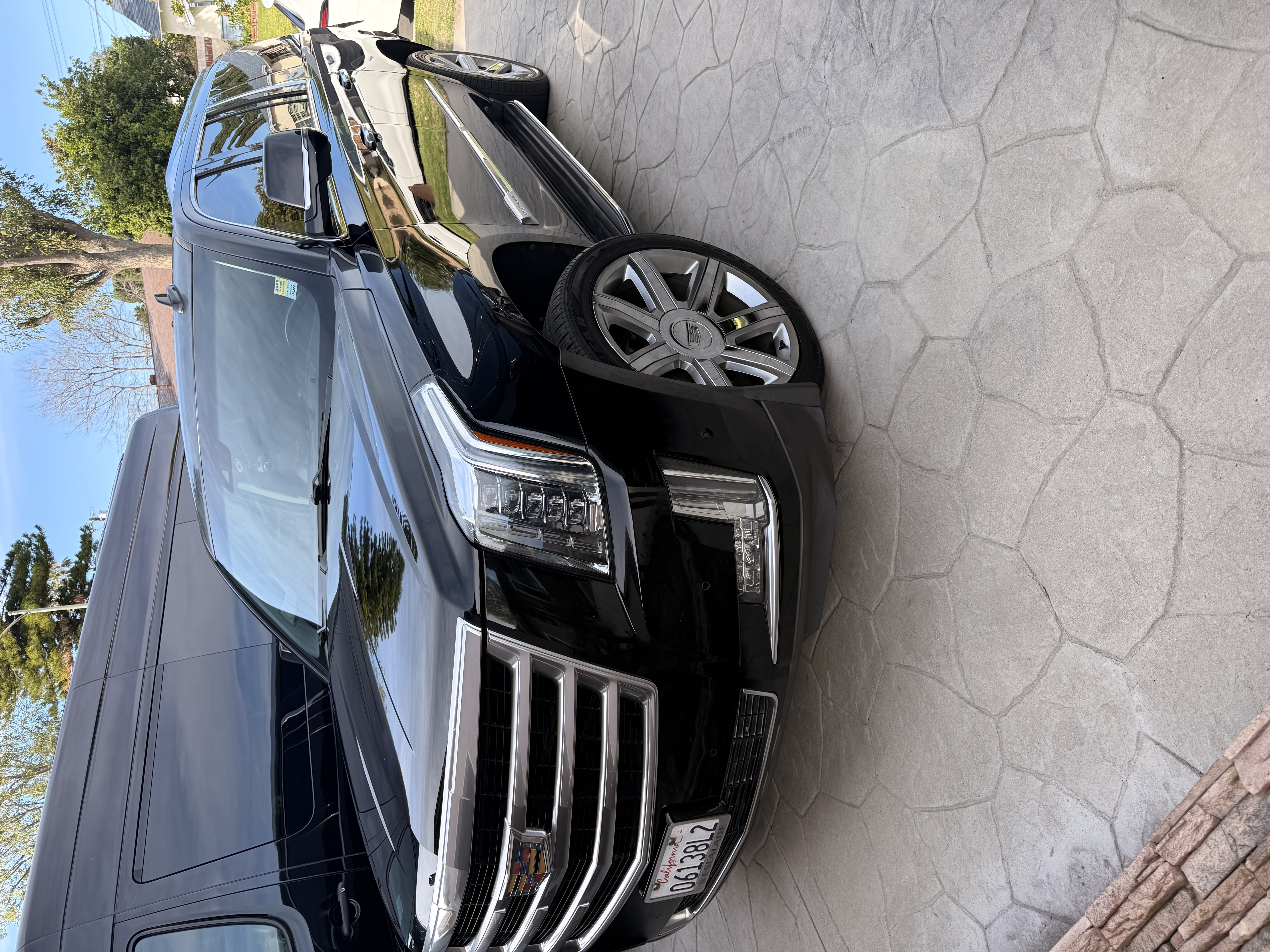 Used 2019 Cadillac Escalade ESV Luxury RWD image 1