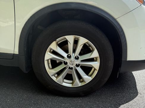 Used 2015 Nissan Rogue SV w/ SV Premium Package image 11